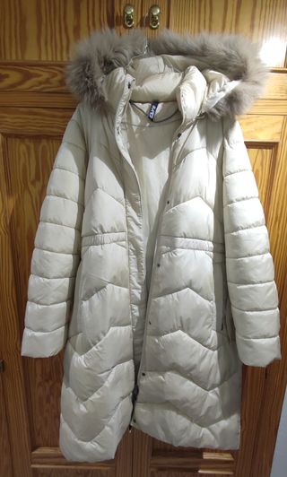 Abrigo de mujer Marca fly luxury de segunda mano por 50 EUR en Galapagar en  WALLAPOP