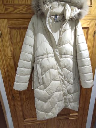 Abrigo de mujer Marca fly luxury de segunda mano por 50 EUR en Galapagar en  WALLAPOP