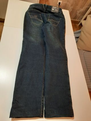 Pantalon vaquero moto mujer. Talla M. de segunda mano por 50 EUR en  Valladolid en WALLAPOP