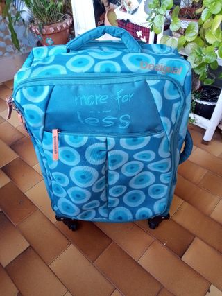 Maleta Desigual de segunda mano por 60 EUR en Fuenlabrada en WALLAPOP