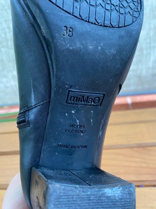 Botines piel negros Mimao de segunda mano por 37 EUR en Mungia en WALLAPOP
