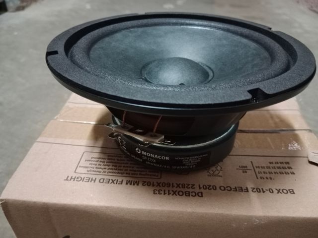 Altavoz Monacor de 6'5", 60w-4 Ohms