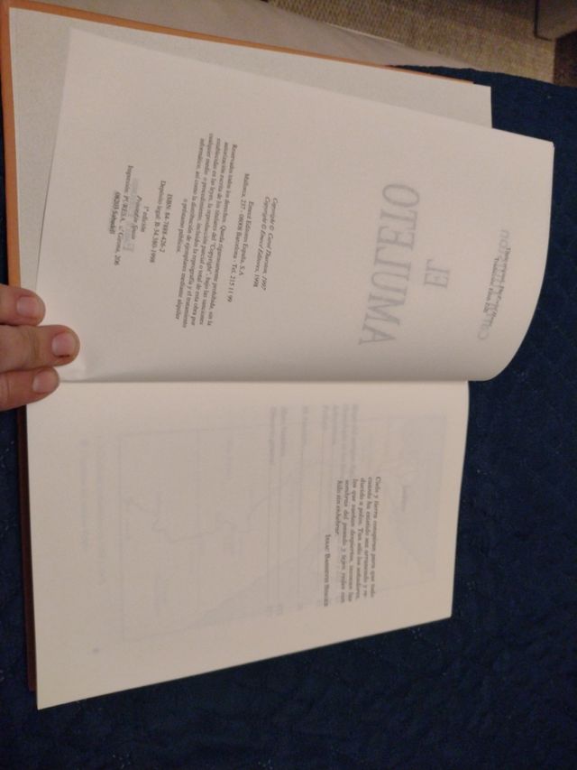 El Amuleto Carol Thurston tapa dura