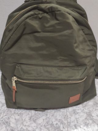 Mochila Pull \u0026 Bear de segunda mano en Barcelona en WALLAPOP