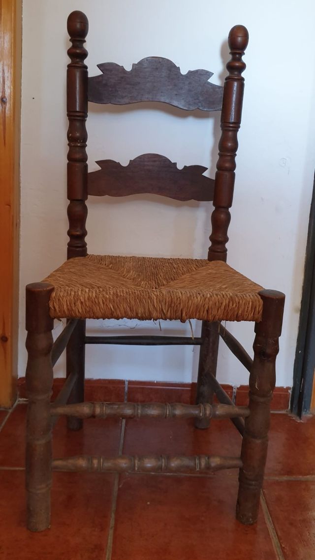 Sillas madera macizas con asiento de mimbre