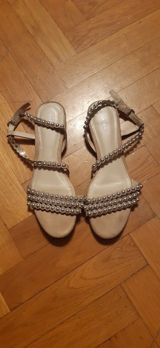 Sandalias Parfois con bolas plateadas n 39. de segunda mano por 10 EUR en  Tui en WALLAPOP