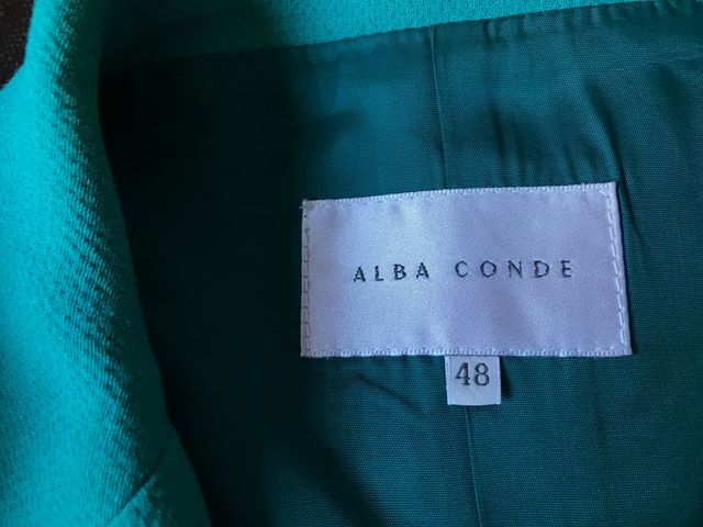 Traje turquesa Alba Conde