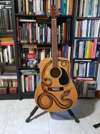 Guitarra acústica Hyundai MD-05 personalizada de segunda mano por 240 EUR  en Valencia en WALLAPOP