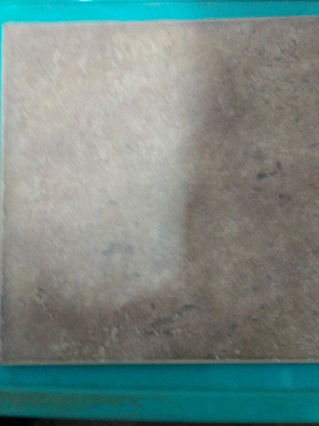 AZULEJOS YO LOS TENGO EN EL SUELO DEL GARAJE