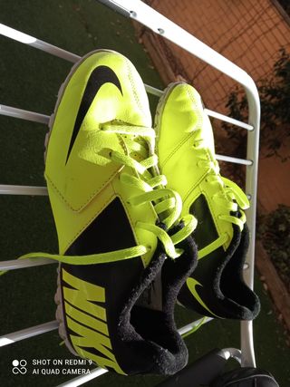 Zapatillas Nike, fútbol sala y césped. de segunda mano por 7 EUR en Las  Rozas de Madrid en WALLAPOP