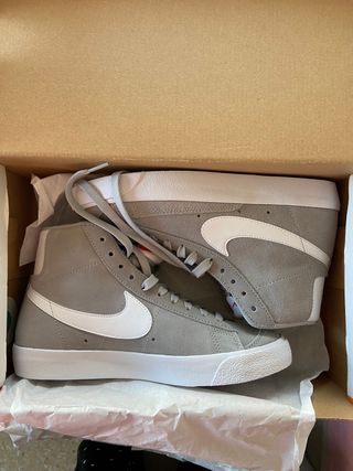 Zapatillas Nike nuevas talla 38.5 de segunda mano por 50 EUR en Badajoz en  WALLAPOP