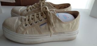Zapatillas Victoria plataforma de segunda mano por 18 EUR en Azoños en  WALLAPOP