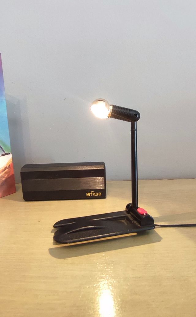 lámpara Fase en caja lamparita de leer diseño