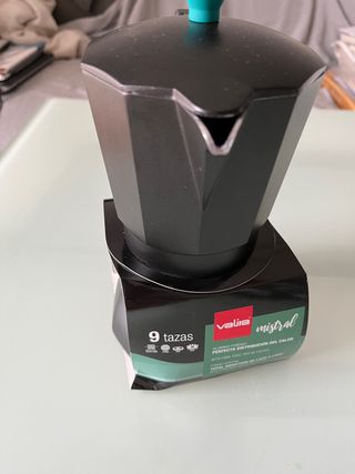 NUEVO- Cafetera valira mistral grande de segunda mano por 18 EUR en  Barcelona en WALLAPOP
