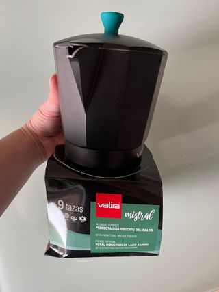 NUEVO- Cafetera valira mistral grande de segunda mano por 18 EUR en  Barcelona en WALLAPOP