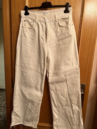 Pantalón vaquero blanco PULL\u0026amp;BEAR de segunda mano por 15 EUR en  Valencia en WALLAPOP