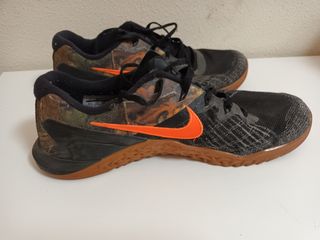 Zapatillas Nike Metcon 5 edición especial talla 43 de segunda mano por 40  EUR en Puente Tocinos en WALLAPOP