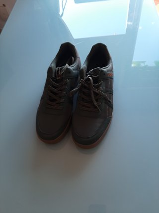 Zapatillas Levis de segunda mano por 30 EUR en Alcorcón en WALLAPOP