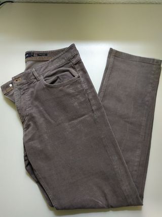 Pantalón pana Massimo Dutti de segunda mano por 22 EUR en Valencia en  WALLAPOP