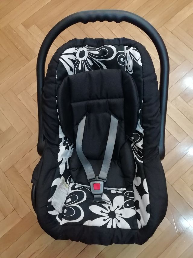 2 sillas de coche para bebé Karwala
