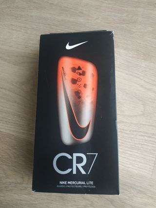 Espinilleras CR7 Nike nuevas a estrenar L\\/G de segunda mano por 15 EUR en  Trobajo del Camino en WALLAPOP