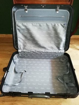 Maleta rígida con ruedas marca Dustin de segunda mano por 40 EUR en  Salamanca en WALLAPOP