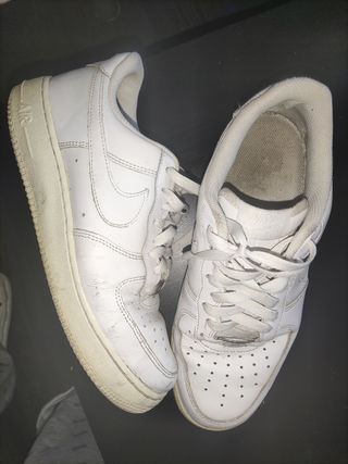 Nike AIR FORCE 1 suelas rotas de segunda mano por 15 EUR en Madrid en  WALLAPOP