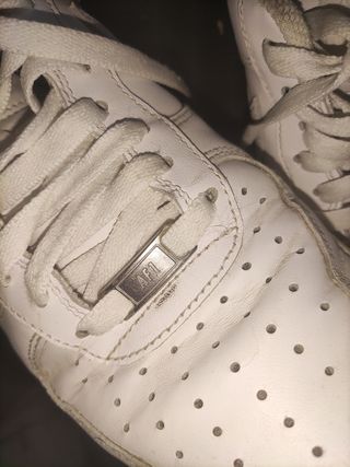 Nike AIR FORCE 1 suelas rotas de segunda mano por 15 EUR en Madrid en  WALLAPOP