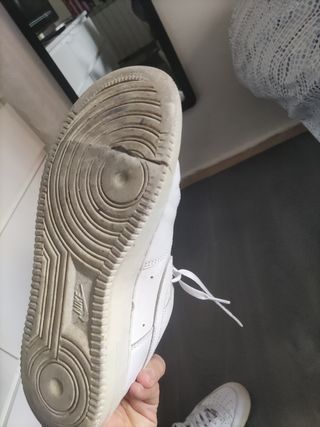Nike AIR FORCE 1 suelas rotas de segunda mano por 15 EUR en Madrid en  WALLAPOP