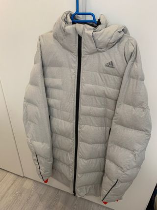 Abrigo largo Adidas de segunda mano por 50 EUR en Orkoien en WALLAPOP