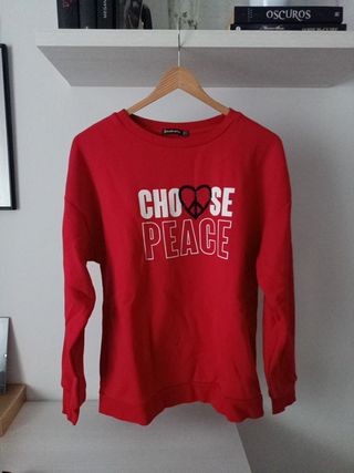 Stradivarius sudadera corazones gafas roja | RopaModaMujer.es