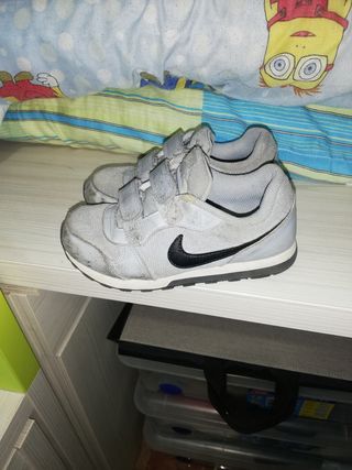 Zapatillas Nike de niño talla 30 de segunda mano por 10 EUR en Aldaia en  WALLAPOP