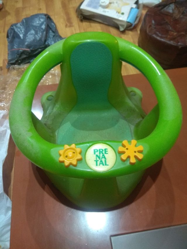 Para poner al bebé en la bañera.