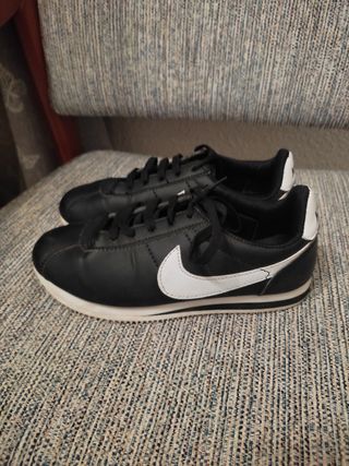 Zapatillas Nike talla 35 de segunda mano por 12 EUR en Albacete en WALLAPOP