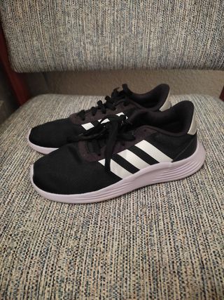 Zapatilla Adidas talla 35 de segunda mano por 12 EUR en Albacete en WALLAPOP