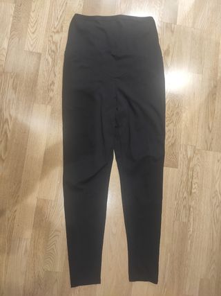 Leggings premama de deporte negros Oysho de segunda mano por 15 EUR en El  Cortijo en WALLAPOP