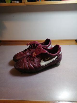 Botas fútbol Ronaldinho r10 de segunda mano por 20 EUR en Salamanca en  WALLAPOP
