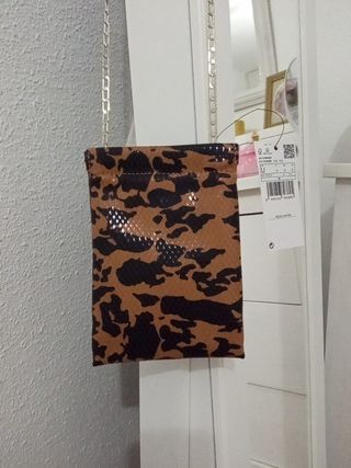 Porta móvil de Mango de segunda mano por 5 EUR en El Masnou en WALLAPOP