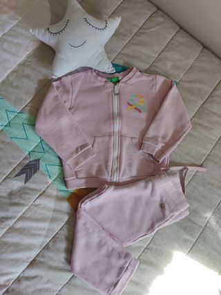 Chándal bebé Benetton \\uD83D\\uDC76 de segunda mano por 12 EUR en Illescas  en WALLAPOP