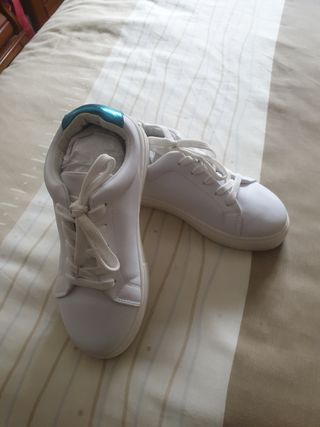 Zapatillas blancas Marypaz de segunda mano por 15 EUR en Jaén en WALLAPOP