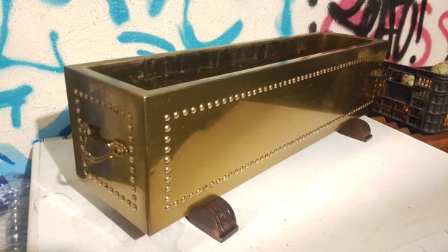 porta macetas de madera y bronce