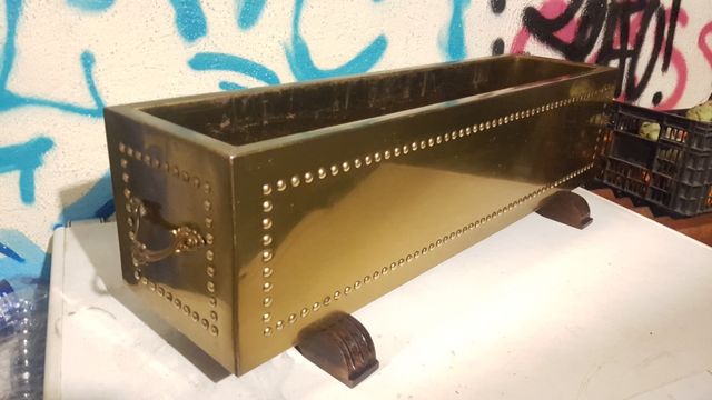 porta macetas de madera y bronce