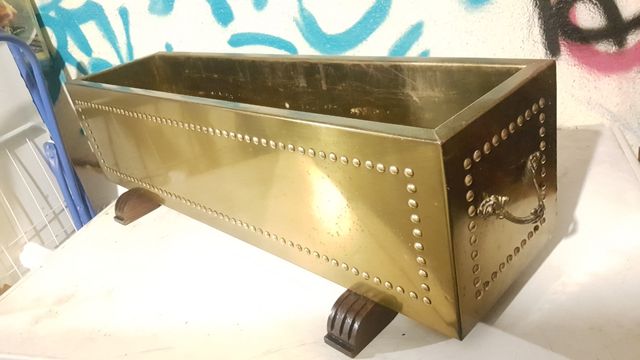 porta macetas de madera y bronce