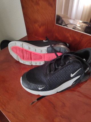 Zapatillas Nike Air 70 niño de segunda mano por 18 EUR en Getxo en WALLAPOP