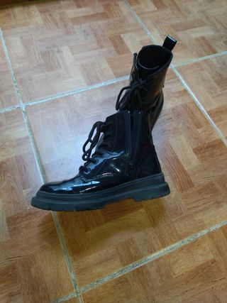 Botas Zara niña de segunda mano por 15 EUR en Vilassar de Dalt en WALLAPOP