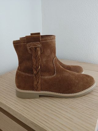 Botín serraje Zara de segunda mano por 15 EUR en Vigo en WALLAPOP