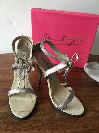 Sandalias de tacón alto talla 36 color plata vieja de segunda mano por 8  EUR en Ceuta en WALLAPOP