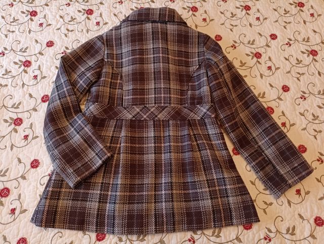 Abrigo niña marrón cuadros H&M. Talla 7/8.
