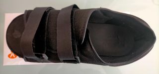Zapato ortopédico con tacón invertido de segunda mano por 18 EUR en As  Laxes en WALLAPOP