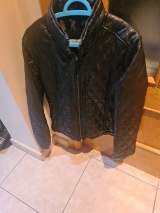 Cazadora polipiel negra mujer formula joven 44 de segunda mano por 19 EUR  en Argés en WALLAPOP